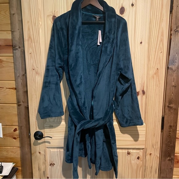 Victoria's Secret Green Plush Robe Shawl Collar - Picture 2 of 9